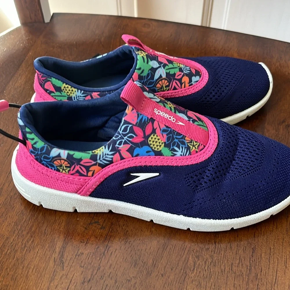 Speedo Size Small (13-1) Water Shoes